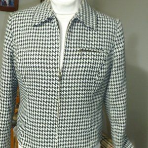 Houndstooth Print Front Zipper Lined  Woman’s blazer sz 6